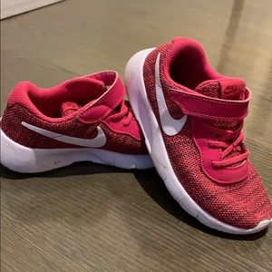 💕Pink Knit Nike’s 💕